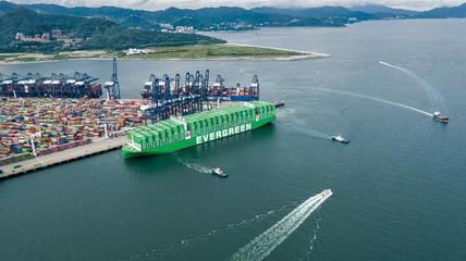 深圳大鵬海關創新服務模式，助力鹽田港擴展全球新航線與電子商務發展