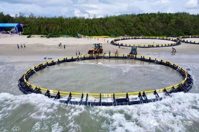 40余年的海洋浮式平臺(tái)研發(fā)經(jīng)驗(yàn),深入分析國內(nèi)外主要重力式網(wǎng)箱優(yōu)缺點(diǎn)